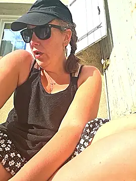 Wisie Cutie online show from April 2026 03:44:01 PM