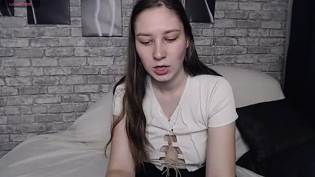 Snapshot of MollyBrams chatting on December 2024 12:33:02 PM MollyBrams online show from December 2024 12:33:02 PM