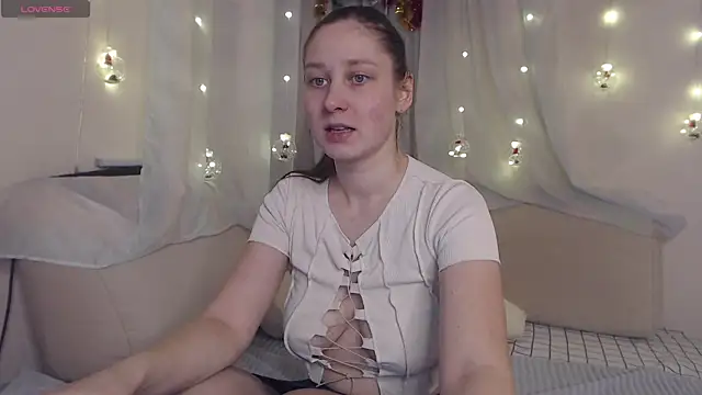 Snapshot of MollyBrams chatting on January 2025 12:53:01 PM MollyBrams online show from January 2025 12:53:01 PM