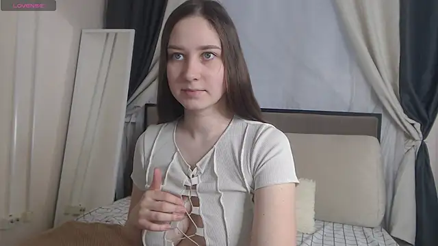 Snapshot of MollyBrams chatting on February 2025 04:59:02 AM MollyBrams online show from February 2025 04:59:02 AM