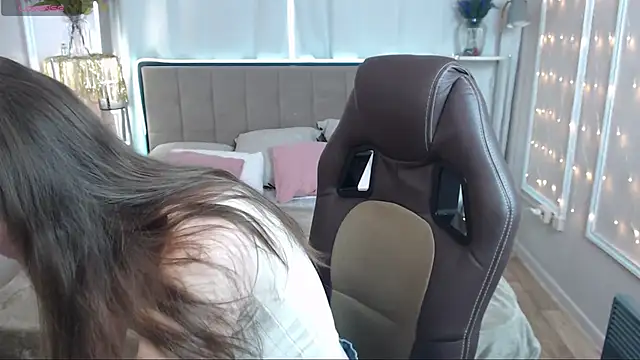 Snapshot of MollyBrams chatting on March 2025 05:09:01 AM MollyBrams online show from March 2025 05:09:01 AM