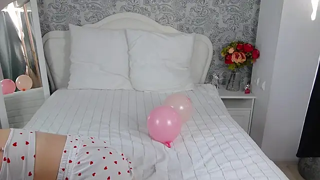 Snapshot of MollyBrams chatting on September 2025 04:07:01 AM MollyBrams online show from September 2025 04:07:01 AM