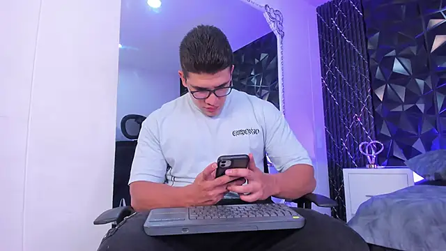 Snapshot of JeffDaltton chatting on December 2025 08:14:02 PM JeffDaltton online show from December 2025 08:14:02 PM