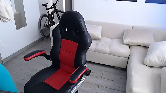 i am nina  online show from January 2025 08:21:01 PM