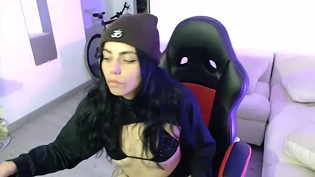 i am nina  online show from January 2025 04:04:01 AM