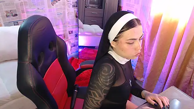 i am nina  online show from October 2025 07:36:02 PM