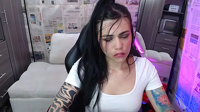 i am nina  online show from October 2025 09:57:01 PM