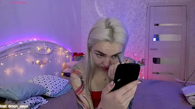 LillyMoure  online show from September 2025 11:32:02 PM