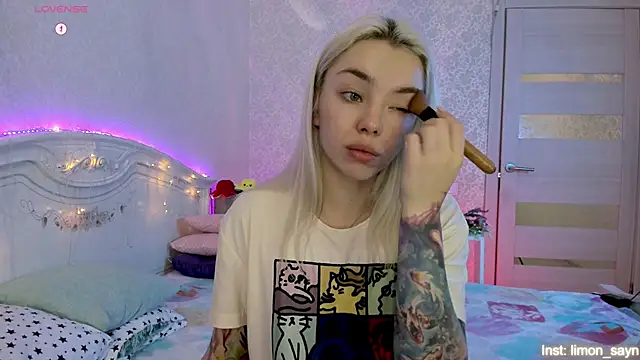 LillyMoure  online show from October 2025 11:28:02 PM