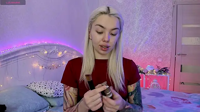 LillyMoure  online show from November 2025 11:25:02 PM