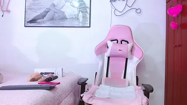 Amelie Rousell online show from January 2025 09:02:01 PM