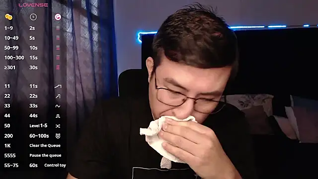 andrewmhilton  online show from November 2025 09:24:02 PM