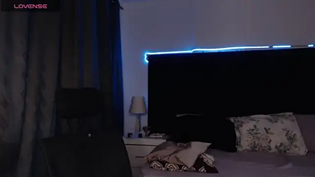 andrewmhilton  online show from November 2025 06:23:01 AM