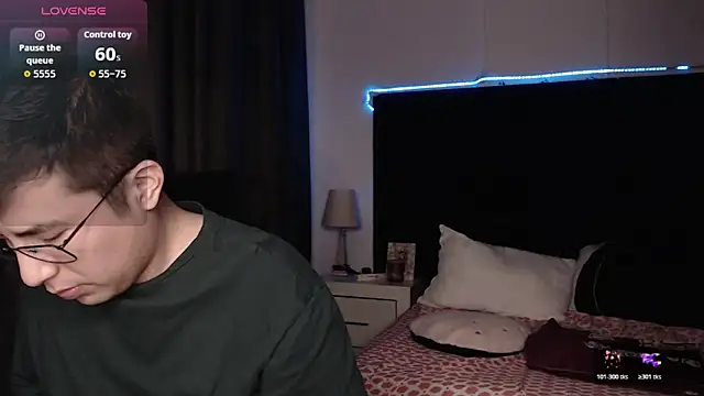 andrewmhilton  online show from February 2026 06:32:02 AM