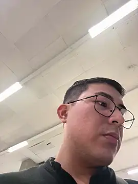 andrewmhilton  online show from March 2026 10:05:01 PM