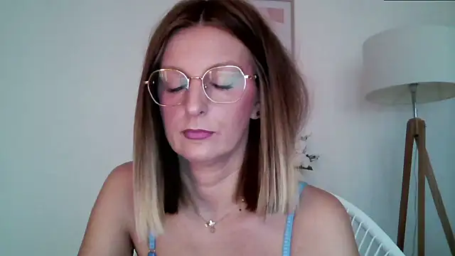 Snapshot of HornyJudith chatting on October 2025 06:14:01 AM HornyJudith online show from October 2025 06:14:01 AM