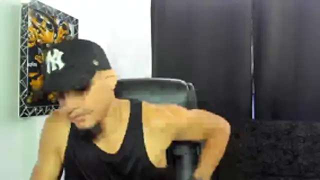 Snapshot of jhonnysnow17 chatting on April 2026 01:46:01 PM jhonnysnow17 online show from April 2026 01:46:01 PM