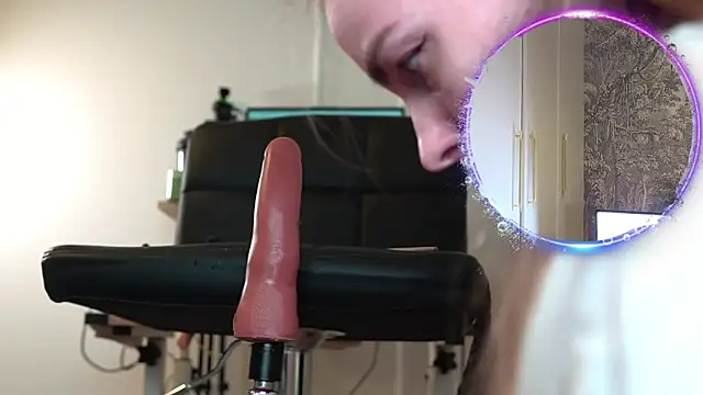 Snapshot of Miss69Ri99 chatting on April 2026 10:37:02 PM Miss69Ri99 online show from April 2026 10:37:02 PM