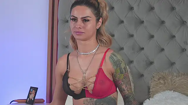 Snapshot of TiffanyMaze chatting on April 2026 02:34:01 AM TiffanyMaze online show from April 2026 02:34:01 AM