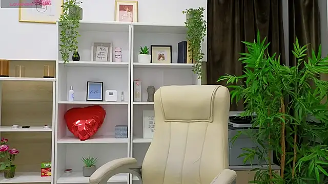 SelineSole online show from January 2025 04:50:02 PM