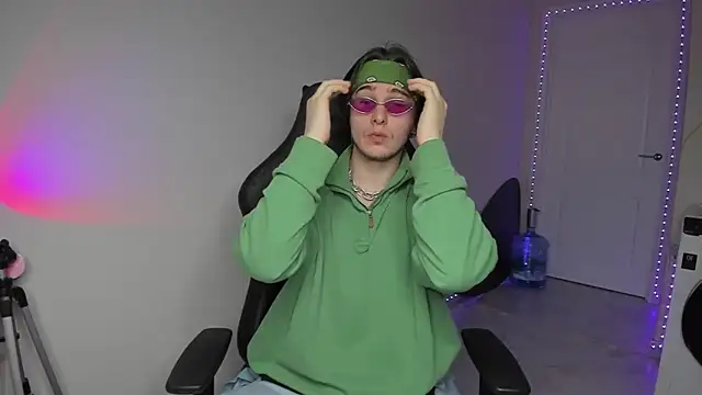 Snapshot of Vincent_Strong chatting on December 2024 07:54:01 AM Vincent Strong online show from December 2024 07:54:01 AM