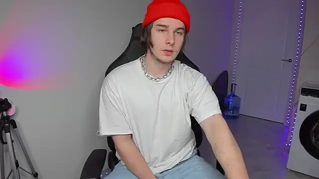 Snapshot of Vincent_Strong chatting on December 2024 01:09:02 PM Vincent Strong online show from December 2024 01:09:02 PM