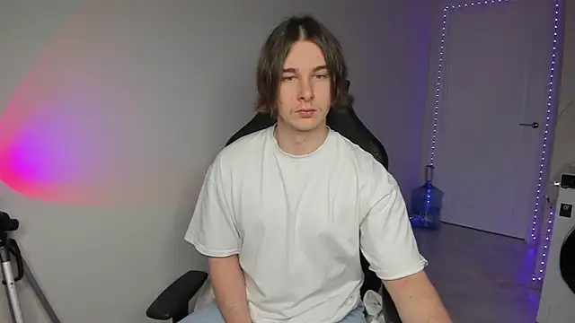 Snapshot of Vincent_Strong chatting on December 2024 07:44:01 AM Vincent Strong online show from December 2024 07:44:01 AM