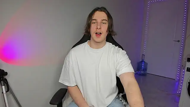 Snapshot of Vincent_Strong chatting on December 2024 01:43:02 PM Vincent Strong online show from December 2024 01:43:02 PM