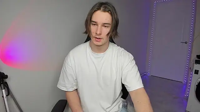 Snapshot of Vincent_Strong chatting on December 2024 03:25:02 AM Vincent Strong online show from December 2024 03:25:02 AM