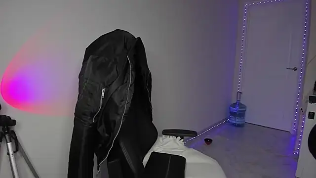 Snapshot of Vincent_Strong chatting on December 2024 07:28:01 AM Vincent Strong online show from December 2024 07:28:01 AM