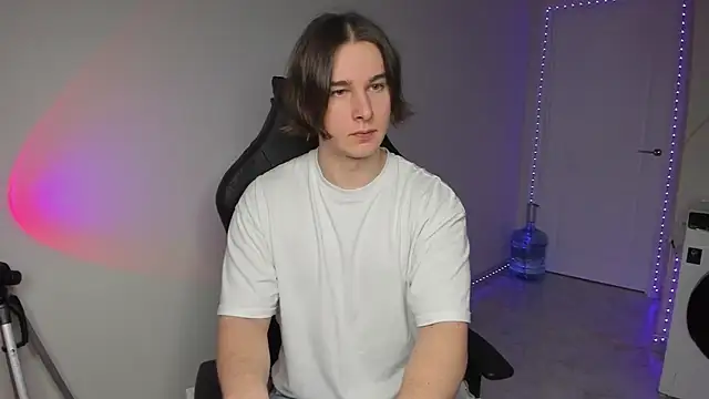 Snapshot of Vincent_Strong chatting on December 2024 08:00:02 AM Vincent Strong online show from December 2024 08:00:02 AM