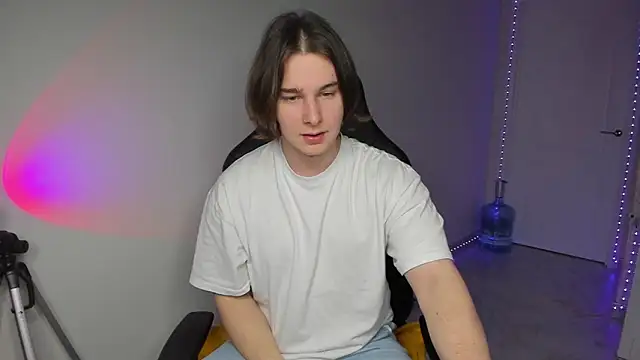 Snapshot of Vincent_Strong chatting on December 2024 01:38:02 PM Vincent Strong online show from December 2024 01:38:02 PM