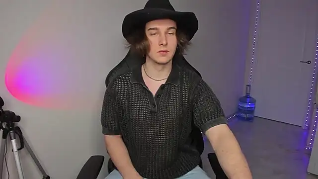 Snapshot of Vincent_Strong chatting on January 2025 12:10:01 PM Vincent Strong online show from January 2025 12:10:01 PM