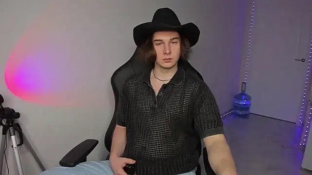 Snapshot of Vincent_Strong chatting on January 2025 03:13:01 PM Vincent Strong online show from January 2025 03:13:01 PM