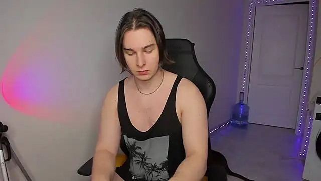 Snapshot of Vincent_Strong chatting on January 2025 06:31:02 AM Vincent Strong online show from January 2025 06:31:02 AM