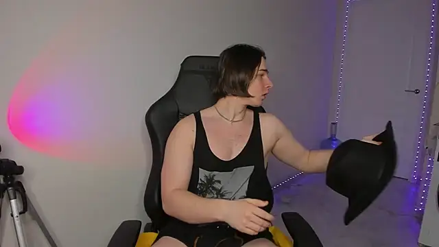 Snapshot of Vincent_Strong chatting on January 2025 09:34:01 AM Vincent Strong online show from January 2025 09:34:01 AM