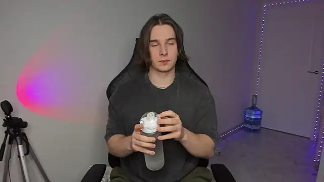 Snapshot of Vincent_Strong chatting on January 2025 02:13:01 PM Vincent Strong online show from January 2025 02:13:01 PM