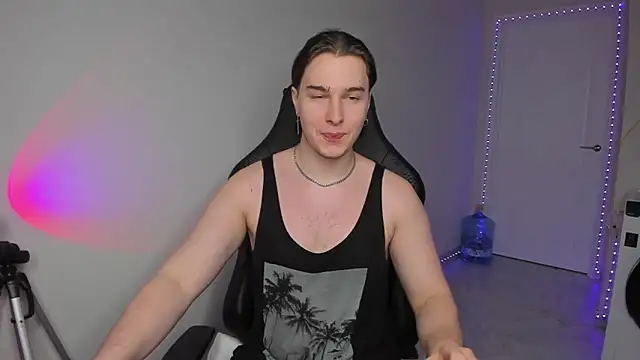 Snapshot of Vincent_Strong chatting on January 2025 10:29:02 AM Vincent Strong online show from January 2025 10:29:02 AM