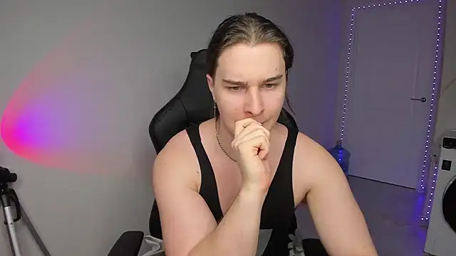 Snapshot of Vincent_Strong chatting on January 2025 02:03:02 PM Vincent Strong online show from January 2025 02:03:02 PM