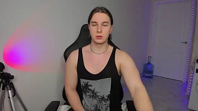 Snapshot of Vincent_Strong chatting on January 2025 02:03:02 PM Vincent Strong online show from January 2025 02:03:02 PM