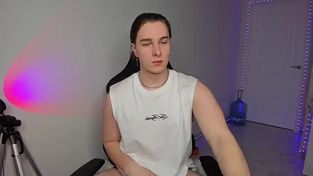 Snapshot of Vincent_Strong chatting on January 2025 02:30:02 PM Vincent Strong online show from January 2025 02:30:02 PM