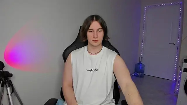 Snapshot of Vincent_Strong chatting on January 2025 12:37:01 PM Vincent Strong online show from January 2025 12:37:01 PM