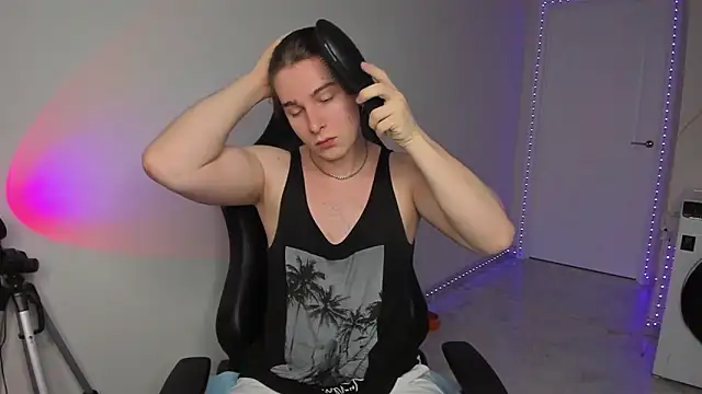 Snapshot of Vincent_Strong chatting on January 2025 08:01:01 AM Vincent Strong online show from January 2025 08:01:01 AM