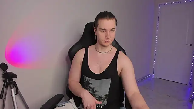 Snapshot of Vincent_Strong chatting on February 2025 07:47:02 AM Vincent Strong online show from February 2025 07:47:02 AM