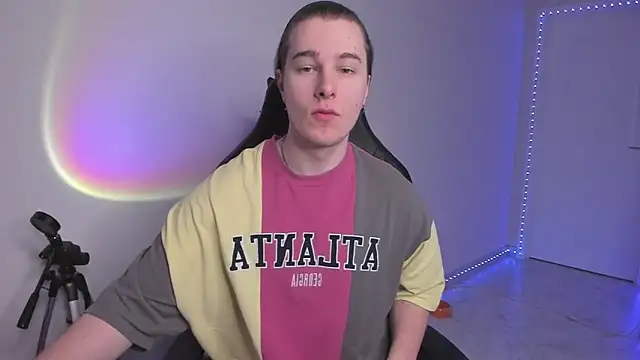 Snapshot of Vincent_Strong chatting on February 2025 07:45:02 AM Vincent Strong online show from February 2025 07:45:02 AM