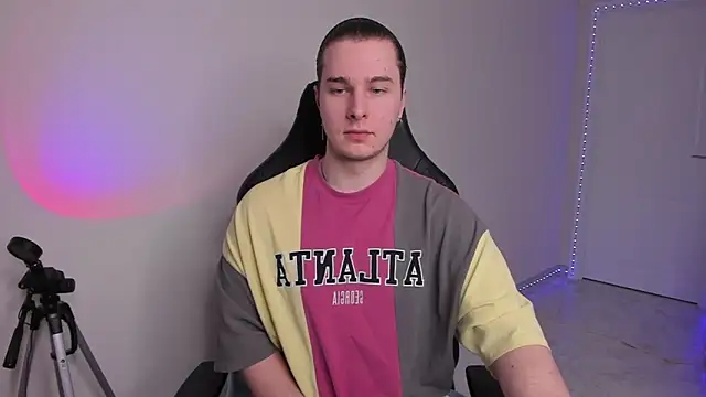 Snapshot of Vincent_Strong chatting on February 2025 02:44:01 PM Vincent Strong online show from February 2025 02:44:01 PM