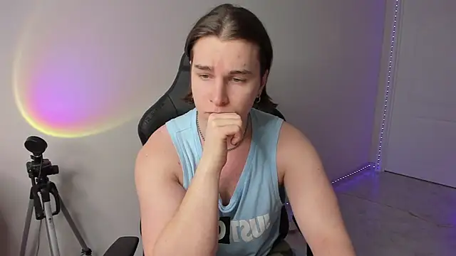 Snapshot of Vincent_Strong chatting on February 2025 01:38:01 PM Vincent Strong online show from February 2025 01:38:01 PM