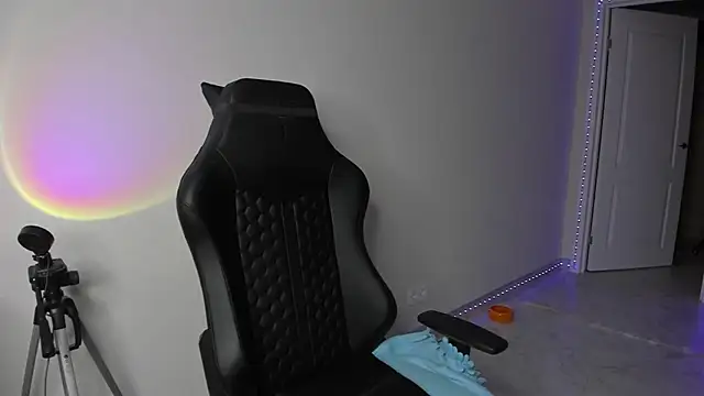 Snapshot of Vincent_Strong chatting on February 2025 07:17:01 AM Vincent Strong online show from February 2025 07:17:01 AM