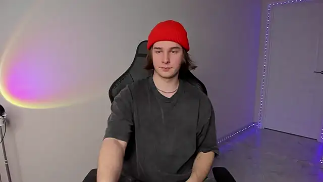 Snapshot of Vincent_Strong chatting on March 2025 01:05:02 PM Vincent Strong online show from March 2025 01:05:02 PM