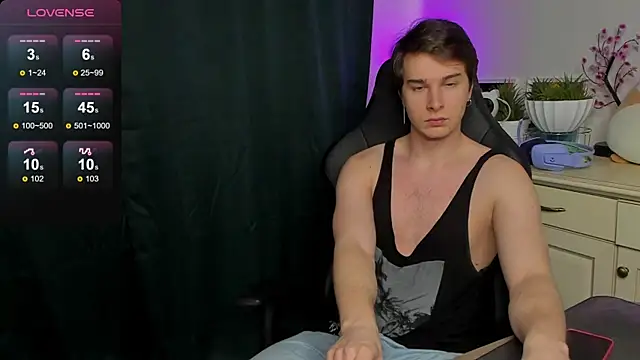 Snapshot of Vincent_Strong chatting on September 2025 12:09:02 PM Vincent Strong online show from September 2025 12:09:02 PM